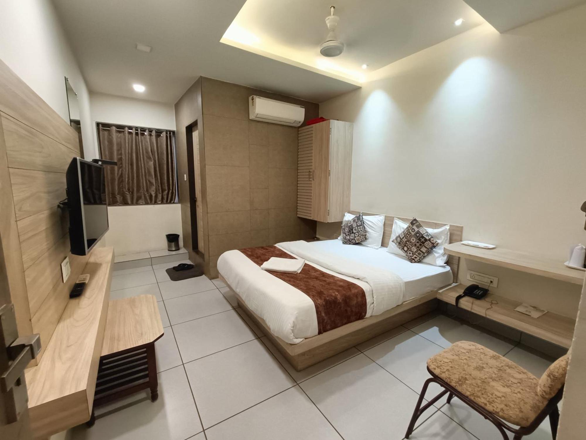 Hotel Kinara Ахмедабад Экстерьер фото